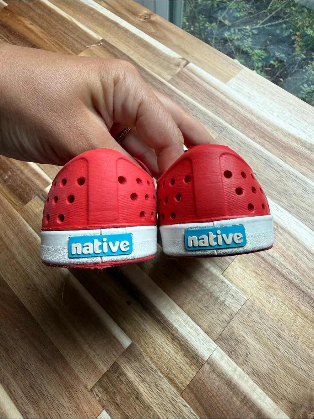 Native shoes red